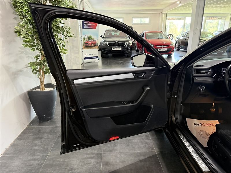 Škoda Superb 2,0   TDI 110kW STYLE 4x4 TAŽN - fotka 6 z 47