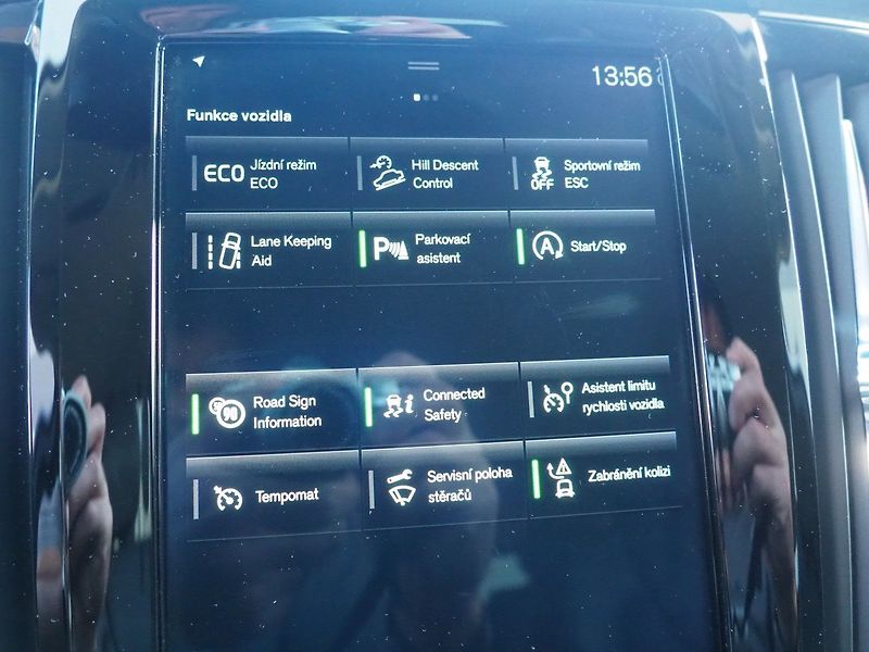 Volvo V90 (2018) D5, 173 kW, AWD, AT - fotka 32 z 46