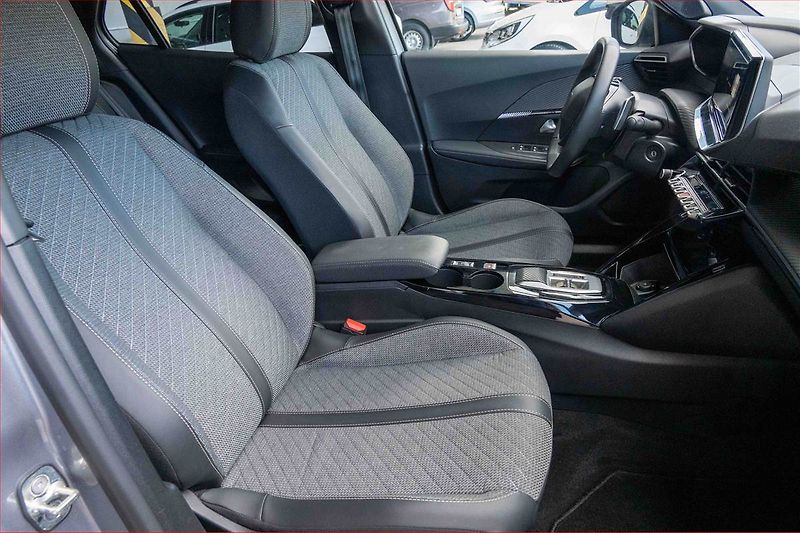 Peugeot 2008 (2025) Allure 1.2 PureTech - fotka 9 z 18