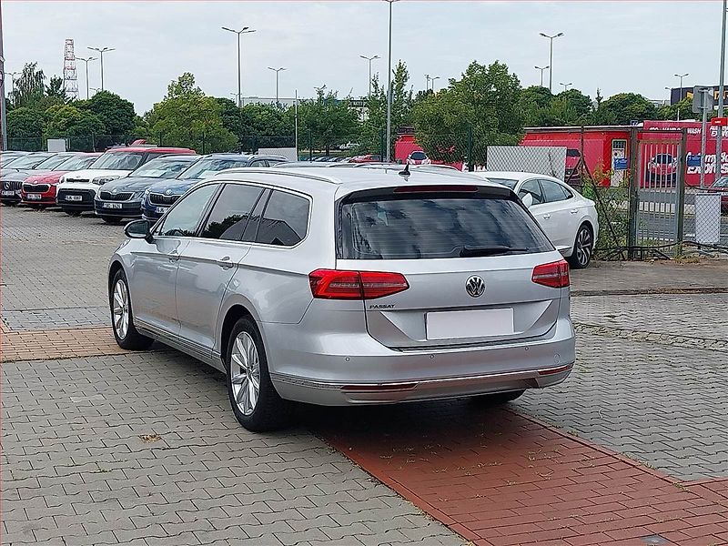 Volkswagen Passat (2018) Highline 2.0 TDI, Automat - fotka 4 z 21