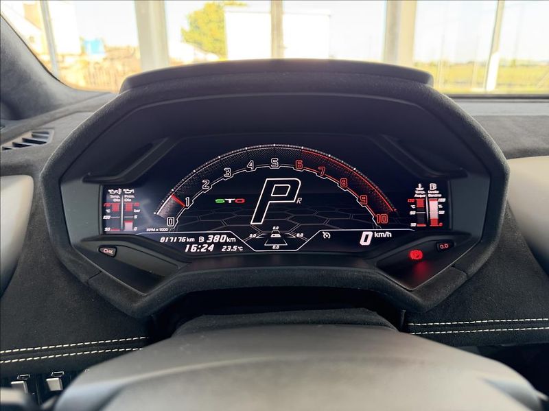 Lamborghini Huracán STO LIFT DPH VIOLA PASIFAE - fotka 14 z 19