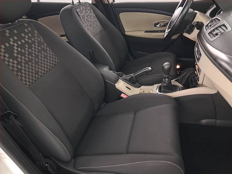 Renault Mégane (2012) 1.6 16V - fotka 9 z 16