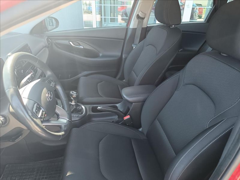 Hyundai i30 1,4 T-GDi Comfort - fotka 15 z 17
