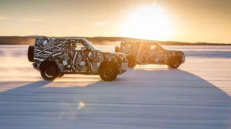Zamaskovaný Land Rover Defender