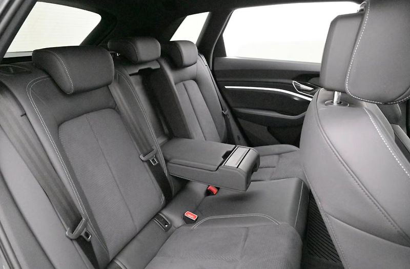 Audi Q8 e-tron 55 Q SoH 92% 360k HuD Pano. - fotka 20 z 25