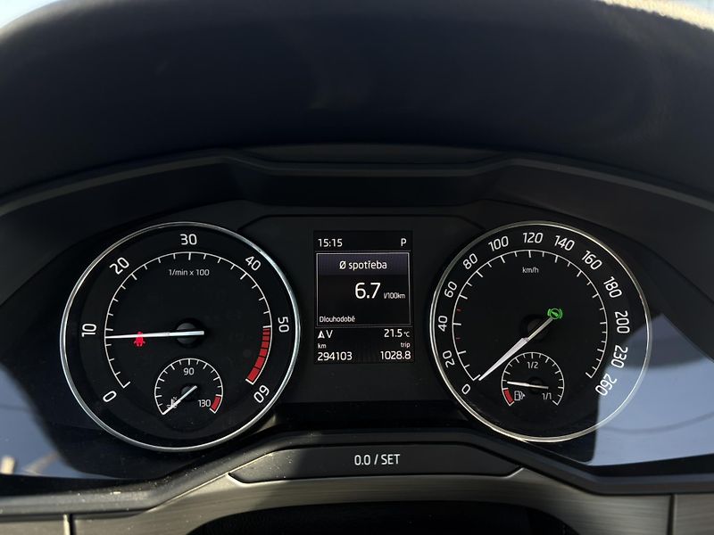 Škoda Superb 2.0 TDI 4x4 DSG / 140 kW Style - fotka 16 z 26