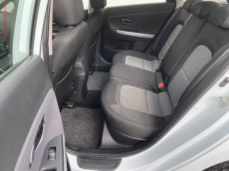 Kia Ceed (2017) 1.6 GDi, AC, navi, kamera - fotka 10 z 18