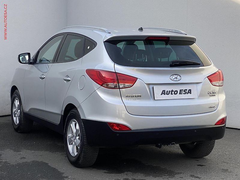 Hyundai ix35 (2013) 2.0 CRDi 4x4, AC, výhřev sed - fotka 6 z 17