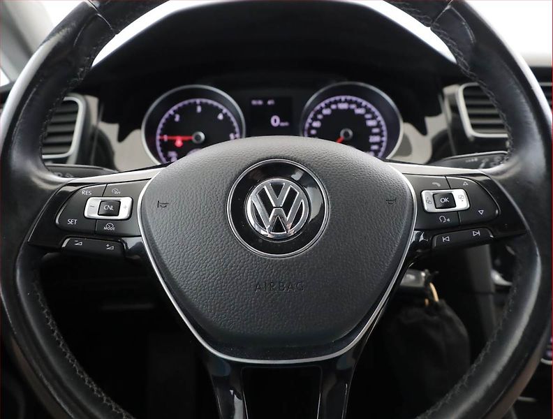 Volkswagen Golf (2015) 1.6 TDI, Navi, Tempomat - fotka 8 z 17