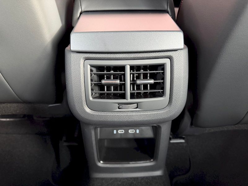 Seat Ateca (2024) FR Black Edition 1.5 TSI / 110 - fotka 21 z 27