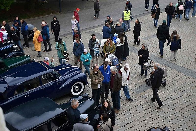 Tradiční sraz autoveteránistů na náměstí T. G. Masaryka v Prostějově. 18. května 2025