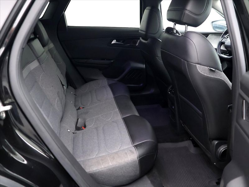 Citroën C5 X 1,2 PT 130k Aut. Feel 1.Maj - fotka 13 z 37