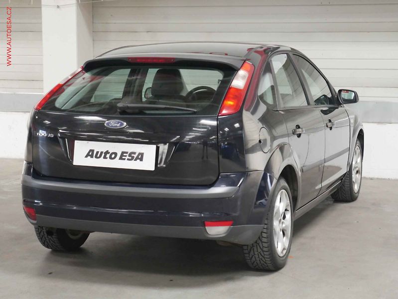 Ford Focus (2007) 2.0 i, AC, výhřev sed - fotka 6 z 15