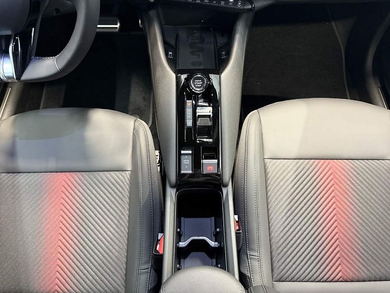 Alfa Romeo Junior (2025) Speciale Elettrica 54 kWh - fotka 14 z 26