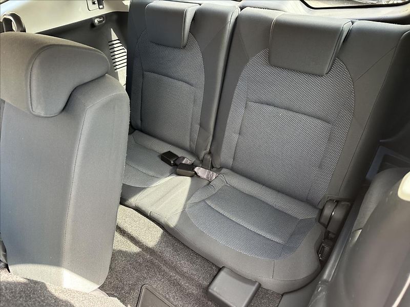 Nissan Qashqai 2,0 +2 4x4 7.Míst - fotka 14 z 25