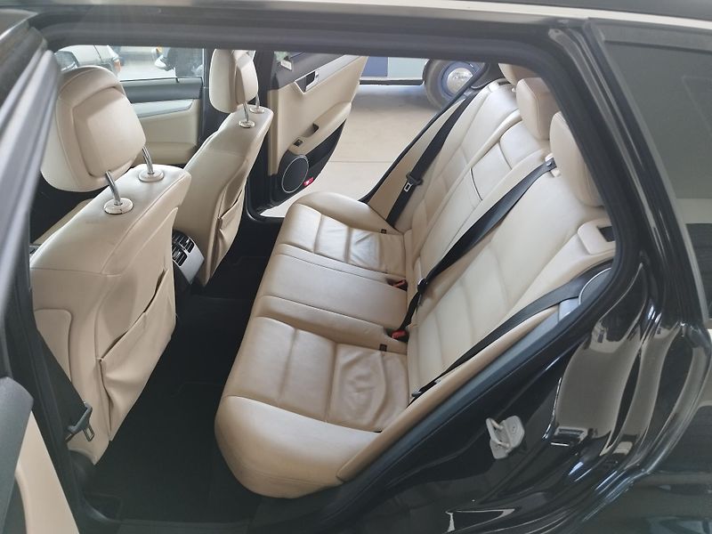 Mercedes-Benz Třídy C (2008) 320CDI,191KW,4MATIC,NAVI,ALU - fotka 12 z 27