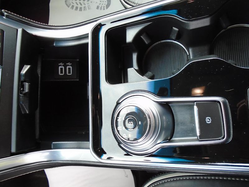 Ford Edge 2,0EcoBlue 175kW 8AT Vignale - fotka 22 z 45
