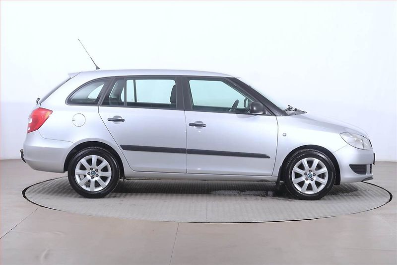 Škoda Fabia (2010) 1.2 TSI, Serv.kniha, Tempomat - fotka 6 z 16