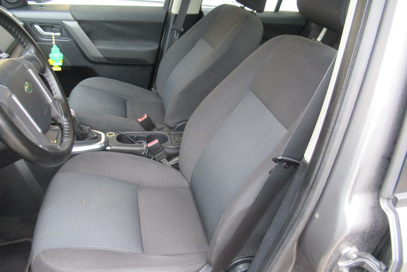 Land Rover Freelander 2.2TD 4x4 AUT. KLIMA TAŽNÉ - fotka 13 z 20