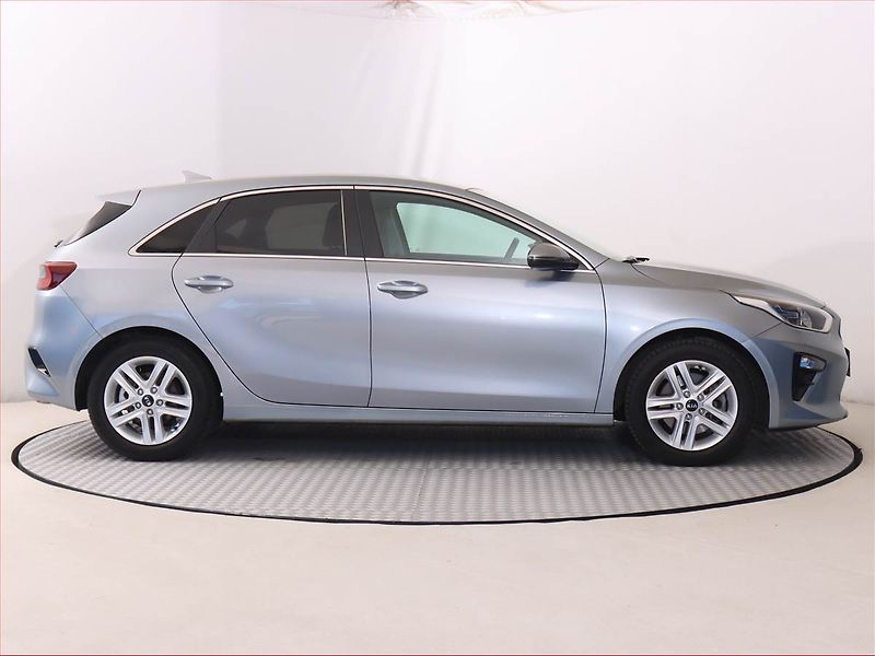 Kia Ceed (2020) 1.0 T-GDI, Tempomat - fotka 6 z 19