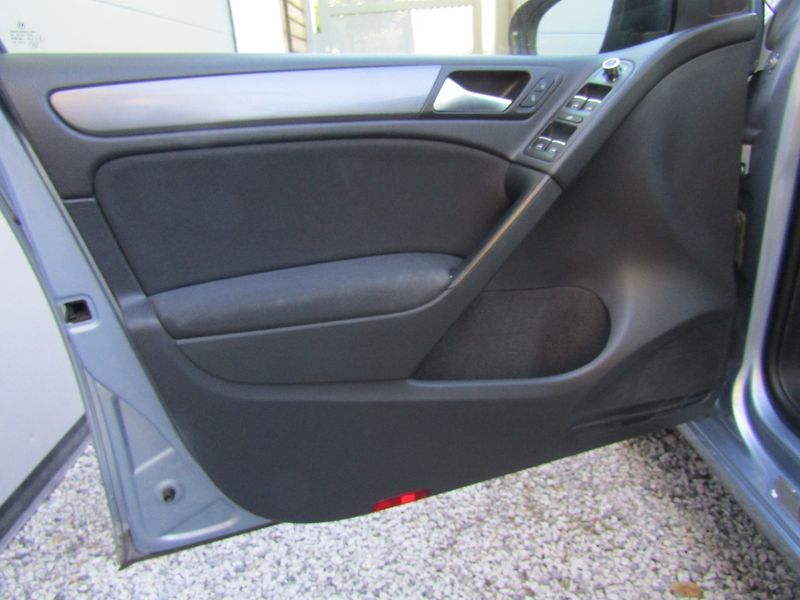 Volkswagen Golf (2011) 1.2 TSI 77kW - fotka 18 z 45