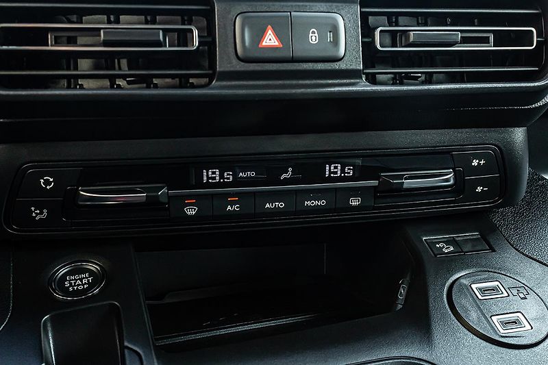 Citroën Berlingo (2026) 1,5 MAX 130k Automat+ZIMA - fotka 17 z 19