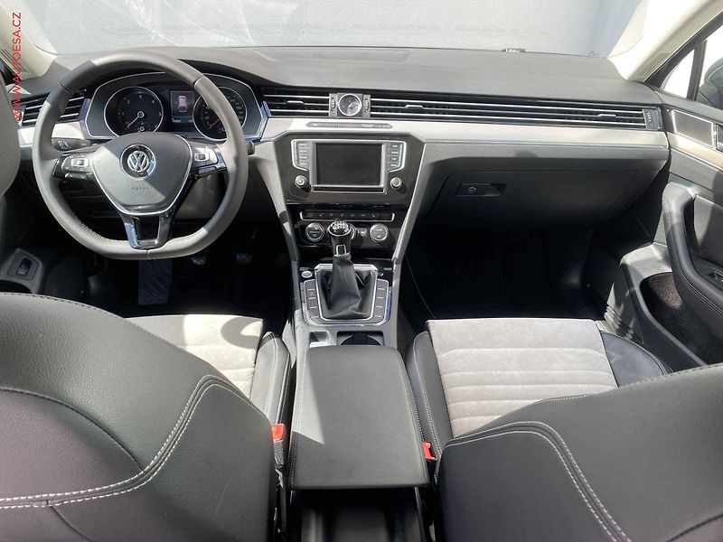 Volkswagen Passat (2017) 2.0TDi, 2.maj,ČR, LED, navi - fotka 8 z 18