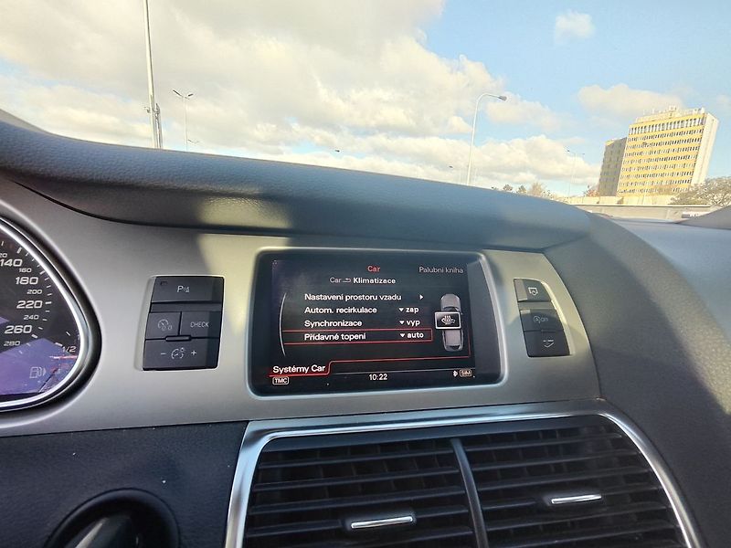 Audi Q7 3.0 TDI/180kW S-Line 4x4 AT - fotka 28 z 45