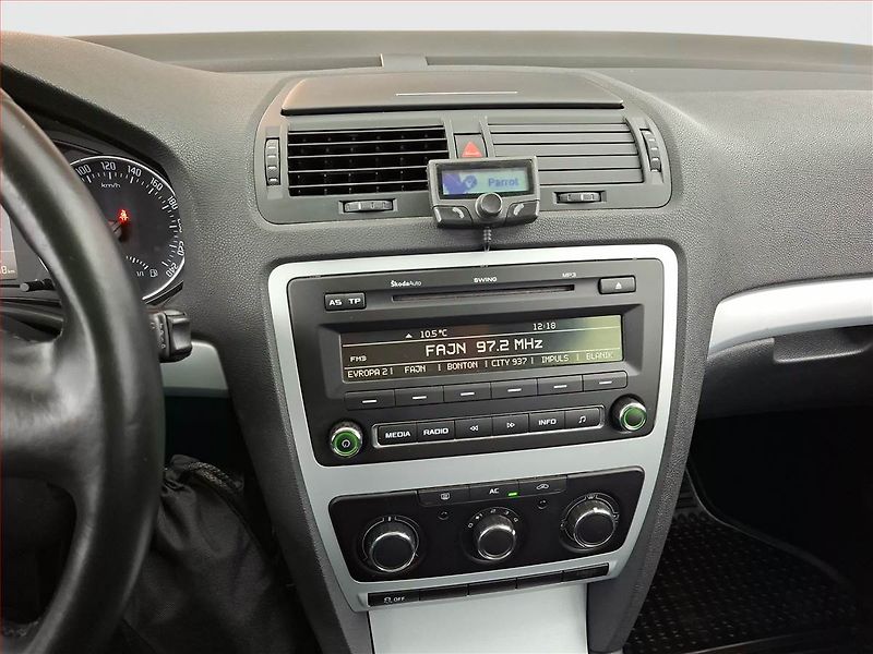 Škoda Octavia (2011) Ambiente 1.6 TDI, nová STK - fotka 12 z 14