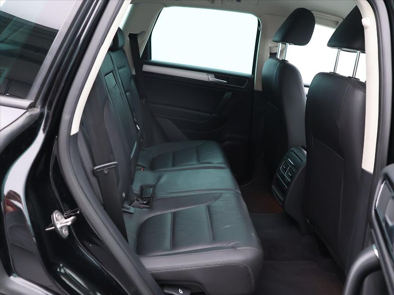 Volkswagen Touareg 3,0 TDI V6 193kW 4x4 Tažné - fotka 13 z 34