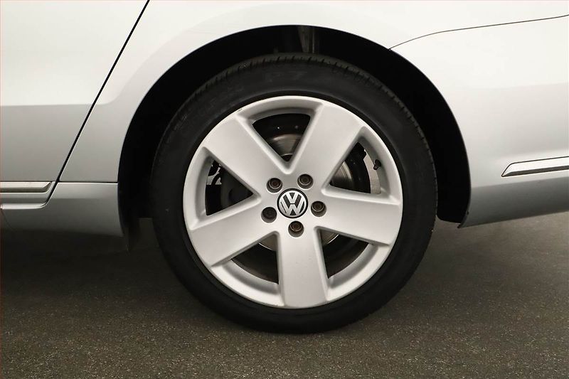 Volkswagen Passat (2014) 2.0 TDI, Navi, Tempomat - fotka 18 z 18