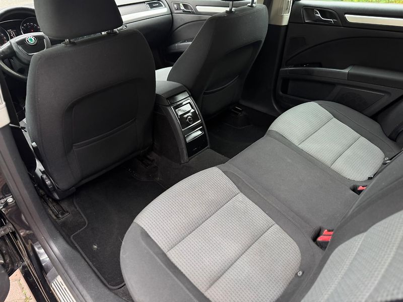Škoda Superb 2.0TDi ČR čidla aut. klima  - fotka 17 z 31