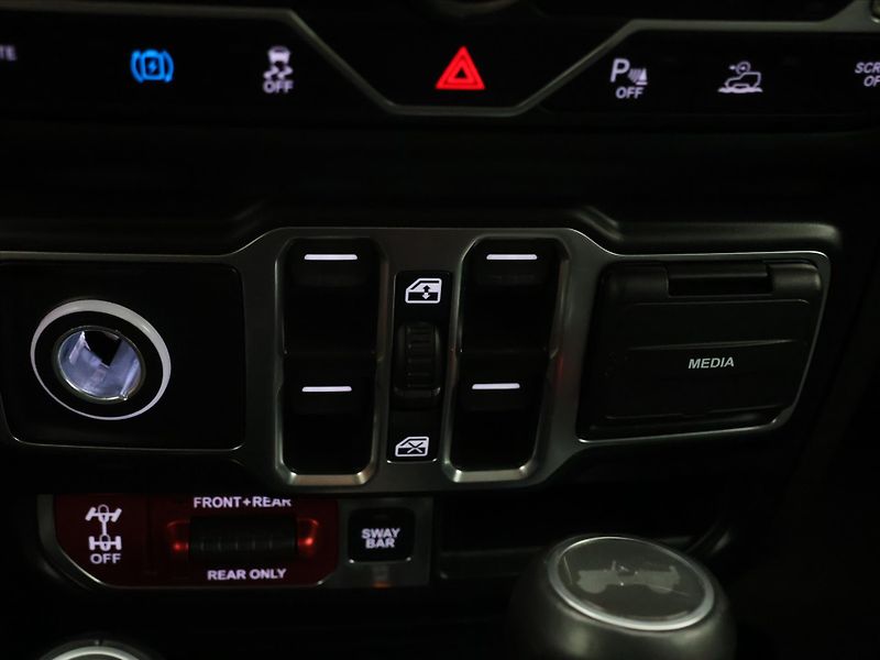 Jeep Wrangler 2,0 4xe 200kW Unlim. Rubicon C - fotka 24 z 34