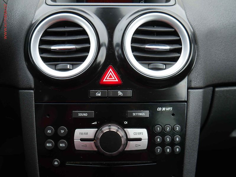 Opel Corsa (2012) 1.2i, ČR, AC, temp - fotka 13 z 15