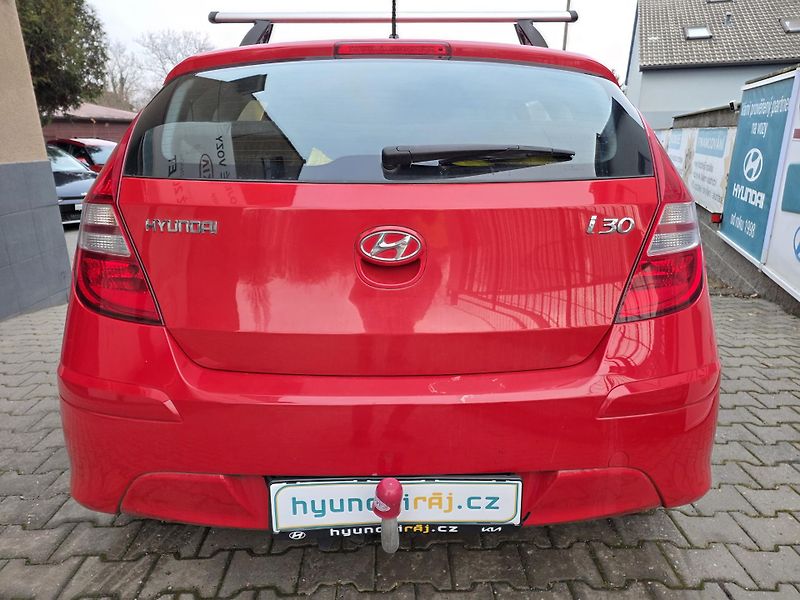 Hyundai i30 1.4-NÍZKÉ KM-TAŽNÉ-ALU - fotka 9 z 15