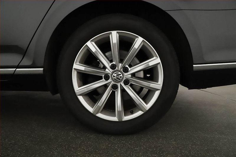 Volkswagen Passat (2018) Highline 2.0 TDI, 4X4 - fotka 20 z 20