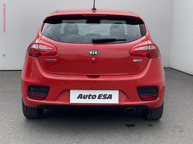 Kia Ceed (2017) 1.6GDi, ČR, AC, kamera - fotka 5 z 19