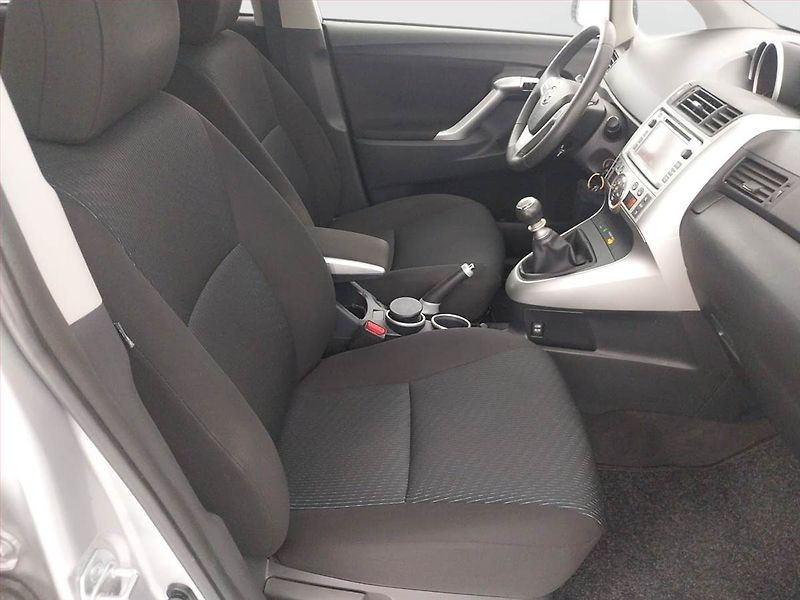 Toyota Verso (2012) 1.8 Valvematic, Navi, Tempomat - fotka 9 z 19