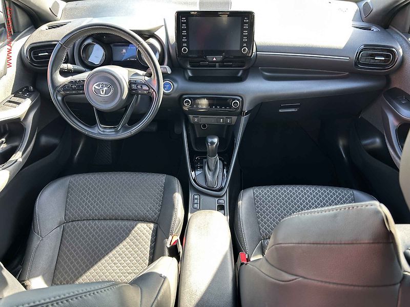 Toyota Yaris (2021) 1.5i, Style, AT - fotka 8 z 17