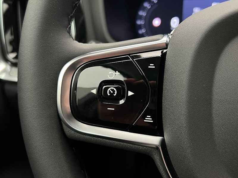 Volvo V60 (2026) B4 PLUS DARK AUT - fotka 19 z 44