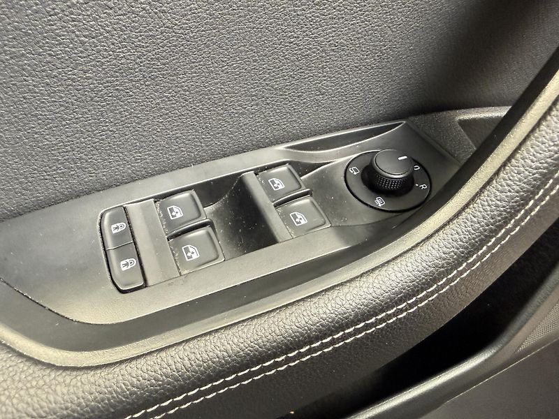 Škoda Superb 2.0 TDI 147kW Style Combi DSG - fotka 9 z 14
