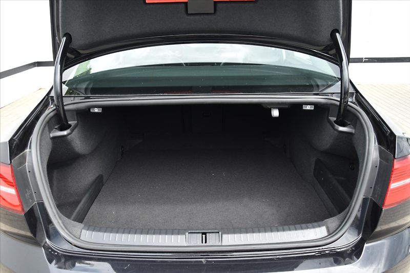 Volkswagen Passat 2.0TDi 110kW DSG LED HIGHLINE - fotka 12 z 27