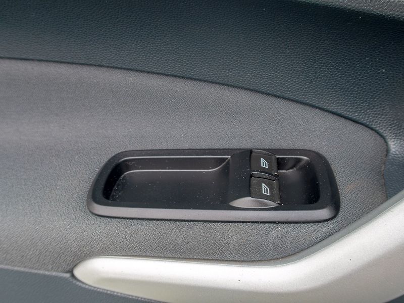 Ford Fiesta (2012) 1.25i 44KW – KLIMA - fotka 21 z 32