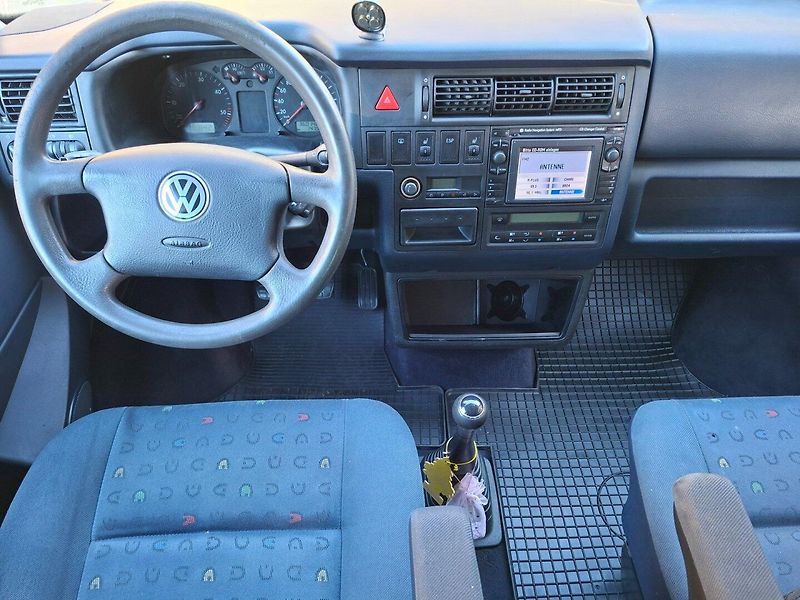 Volkswagen Caravelle (2002) 2.5TDI 111kW -7.MÍST-TAŽ.ZAŘ. - fotka 12 z 23