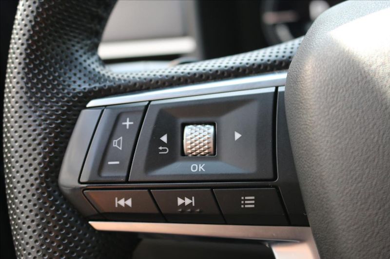 Mitsubishi Outlander 2,4 PHEV, 7míst, Invite - fotka 16 z 53