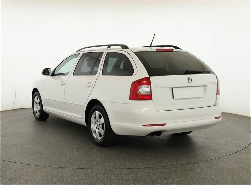 Škoda Octavia (2011) Ambiente 1.8 TSI, Tempomat - fotka 4 z 17