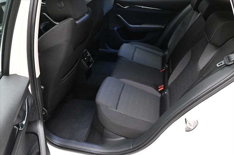 Škoda Octavia 2,0 TDI 110kW DSG Ambition 4x4 - fotka 14 z 30