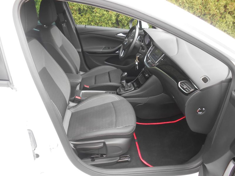 Opel Astra 1.2,KAMERA,NAVI,62TKm - fotka 17 z 38