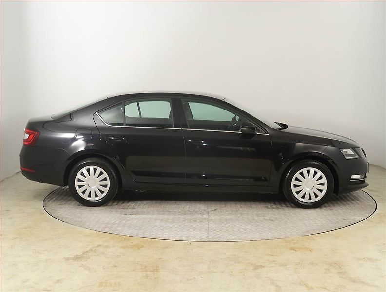 Škoda Octavia (2019) Style 1.6 TDI, ČR,1.maj - fotka 6 z 17