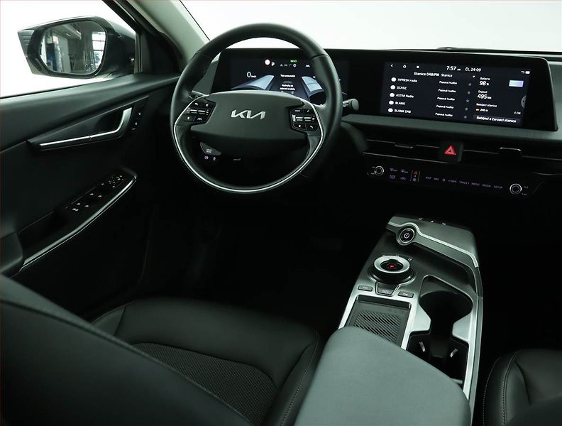 Kia EV6 (2023) RWD 77.4 kWh, SoH 100% - fotka 7 z 19